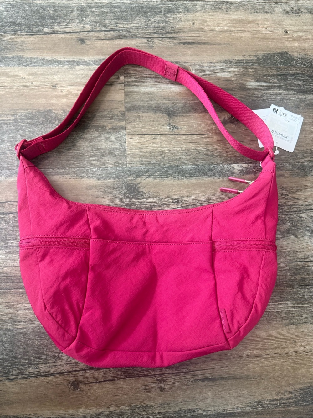 lululemon athletica slouchy sling bag 6L berry rumble NWT - Picture 3 of 4